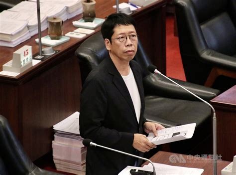 黃紹|國民黨議員黃紹庭貪污全認了！口吐1455萬助理費「跪求輕判」。